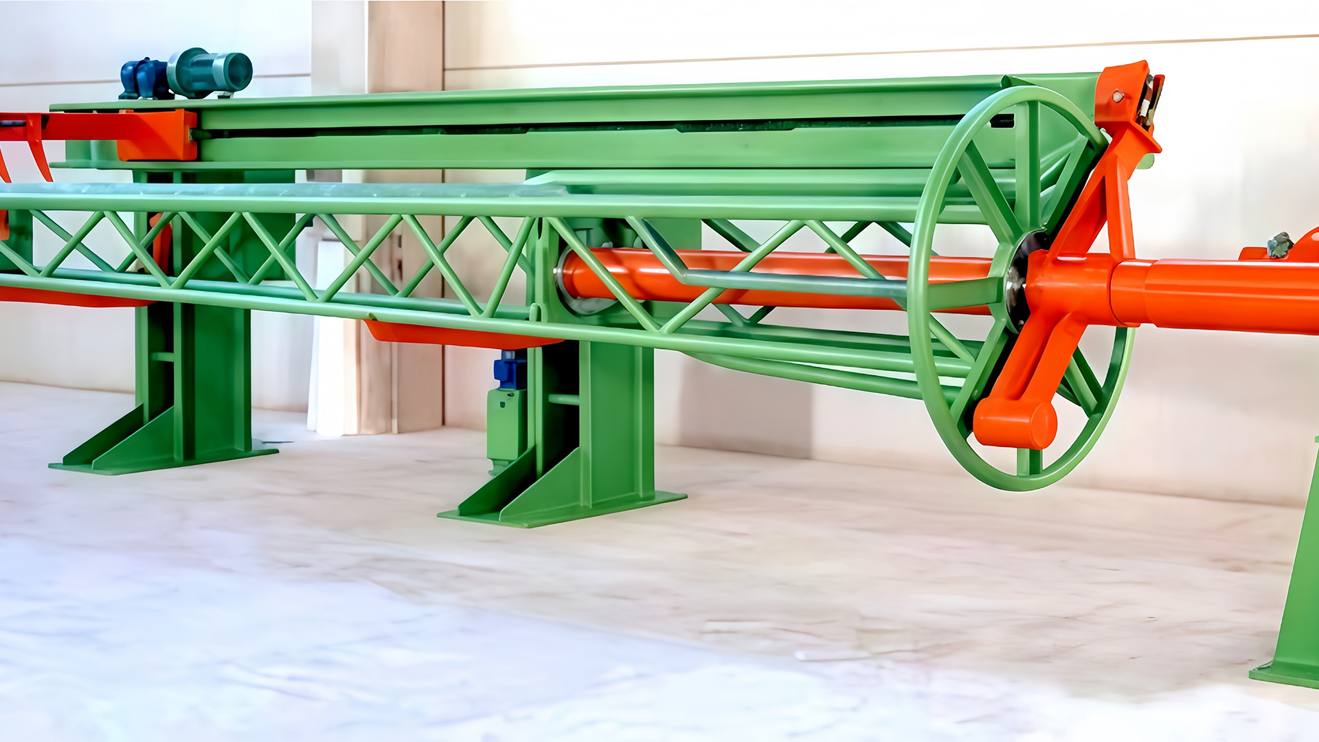 In che modo la progettazione del rack di pagamento elevato impedisce lo slittamento o l'instabilità durante il caricamento o lo scarico di bobine pesanti o bobine?