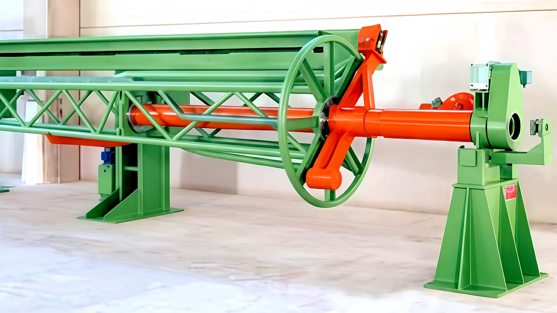 In che modo la macchina svolgitrice può accogliere bobine o bobine di grandi dimensioni riducendo al minimo i tempi di installazione e i requisiti di manodopera?